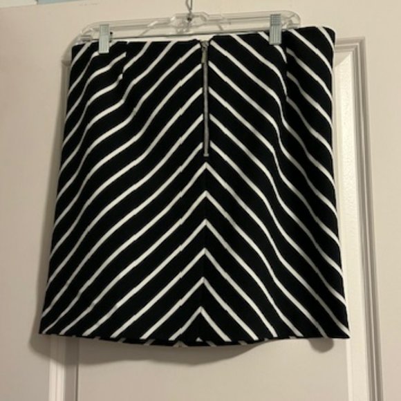 Grace Elements Women's 12 Skirt Black White Diagonal Stripes Exposed Zipper - Picture 3 of 4